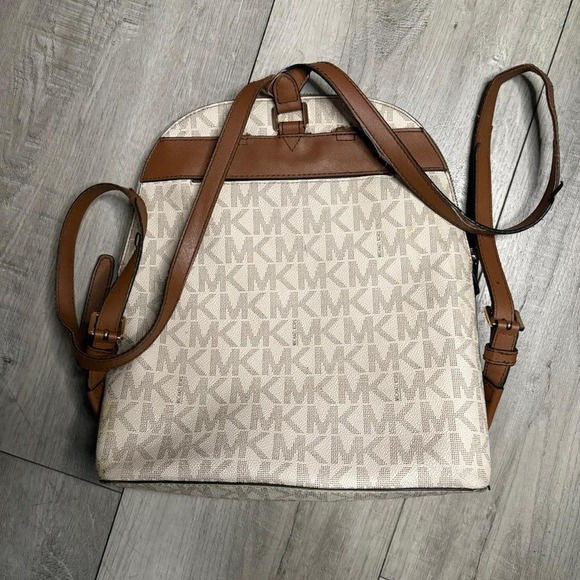 Micheal Kors monogram mini backpack - Picture 2 of 3
